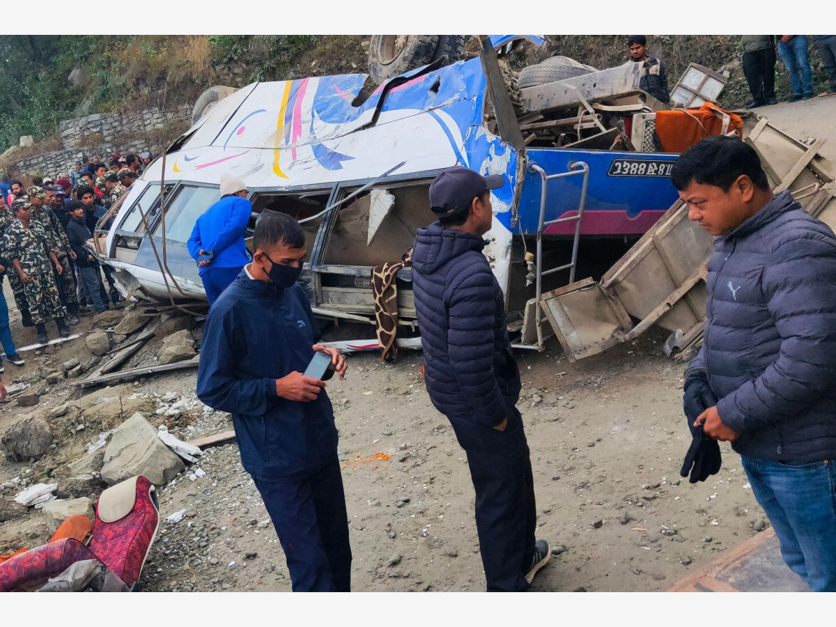 🚑 धनकुटामा माइक्रोबस दुर्घटना: सात जना घाइते, स्थानीयमा त्रास