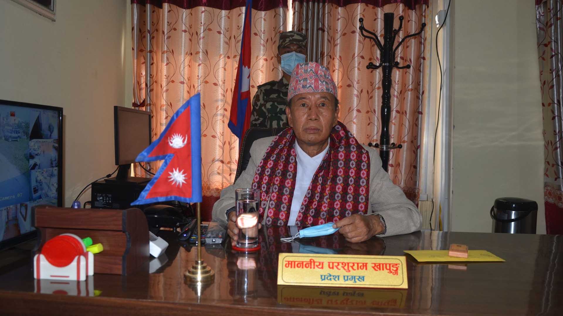 आदिवासी जानजाति आयोगले प्रदेश प्रमुख खापुङलाई वार्षिक प्रतिवेदन बुझायो