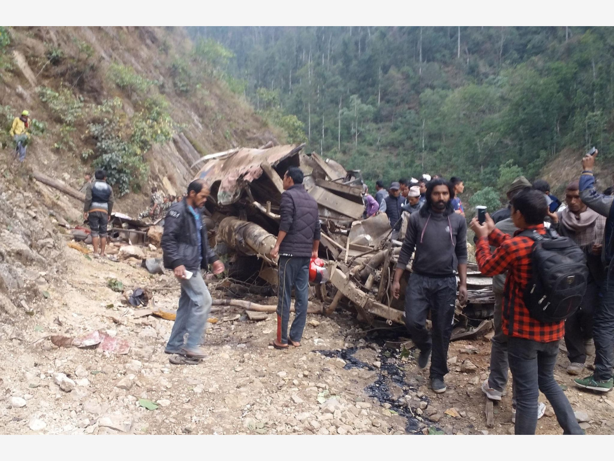 टिफरको ठक्करबाट महिलाको मृत्यु