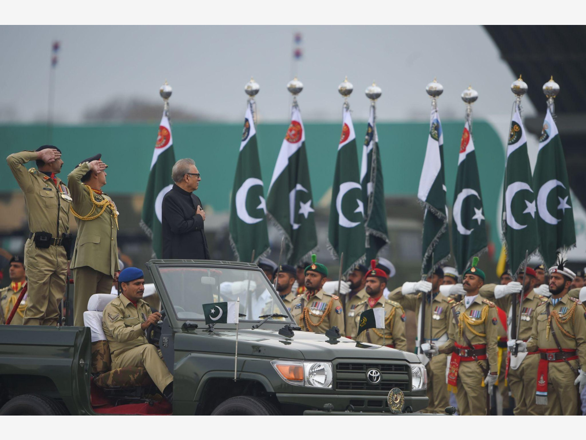 पाकिस्तानी प्रधानमन्त्री शाहीद अब्बासीको सम्मानमा सरकारले १९ तोपको सलामी