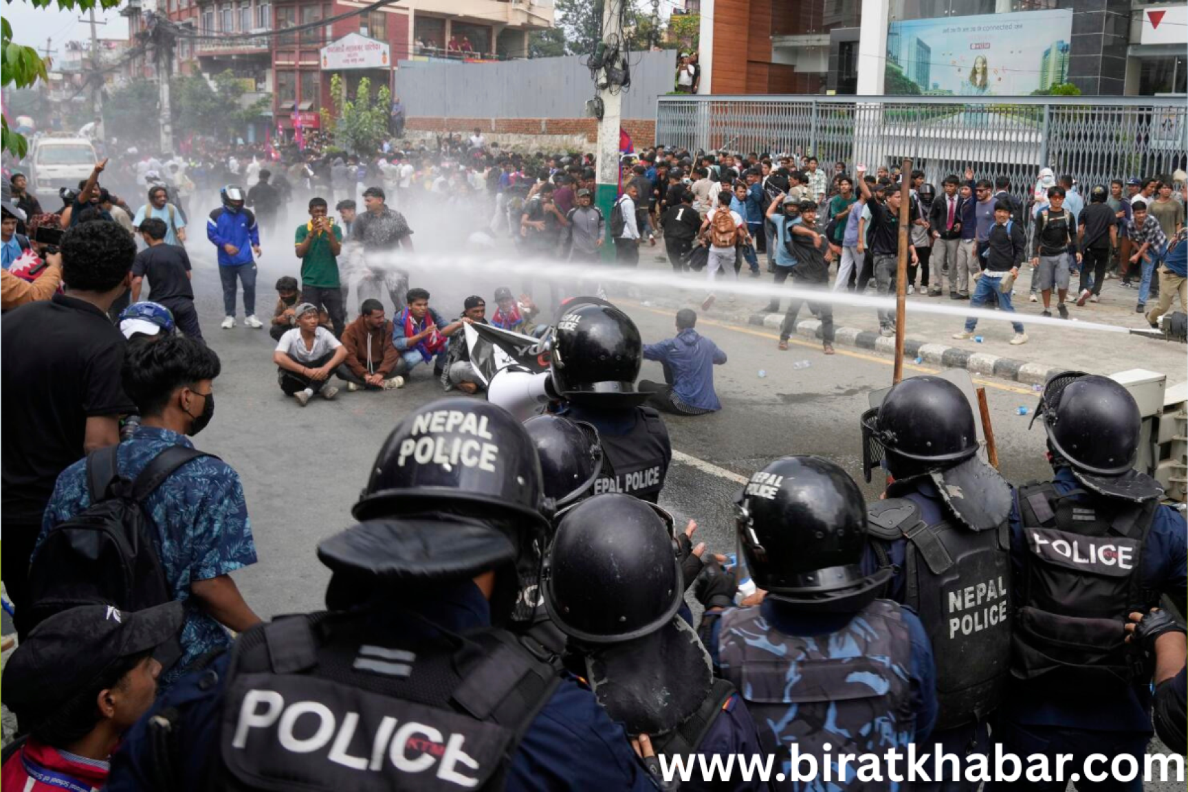 सर्लाही–४ मा मतदान सुरु भएकै केही समयमै हुलदङ्गा