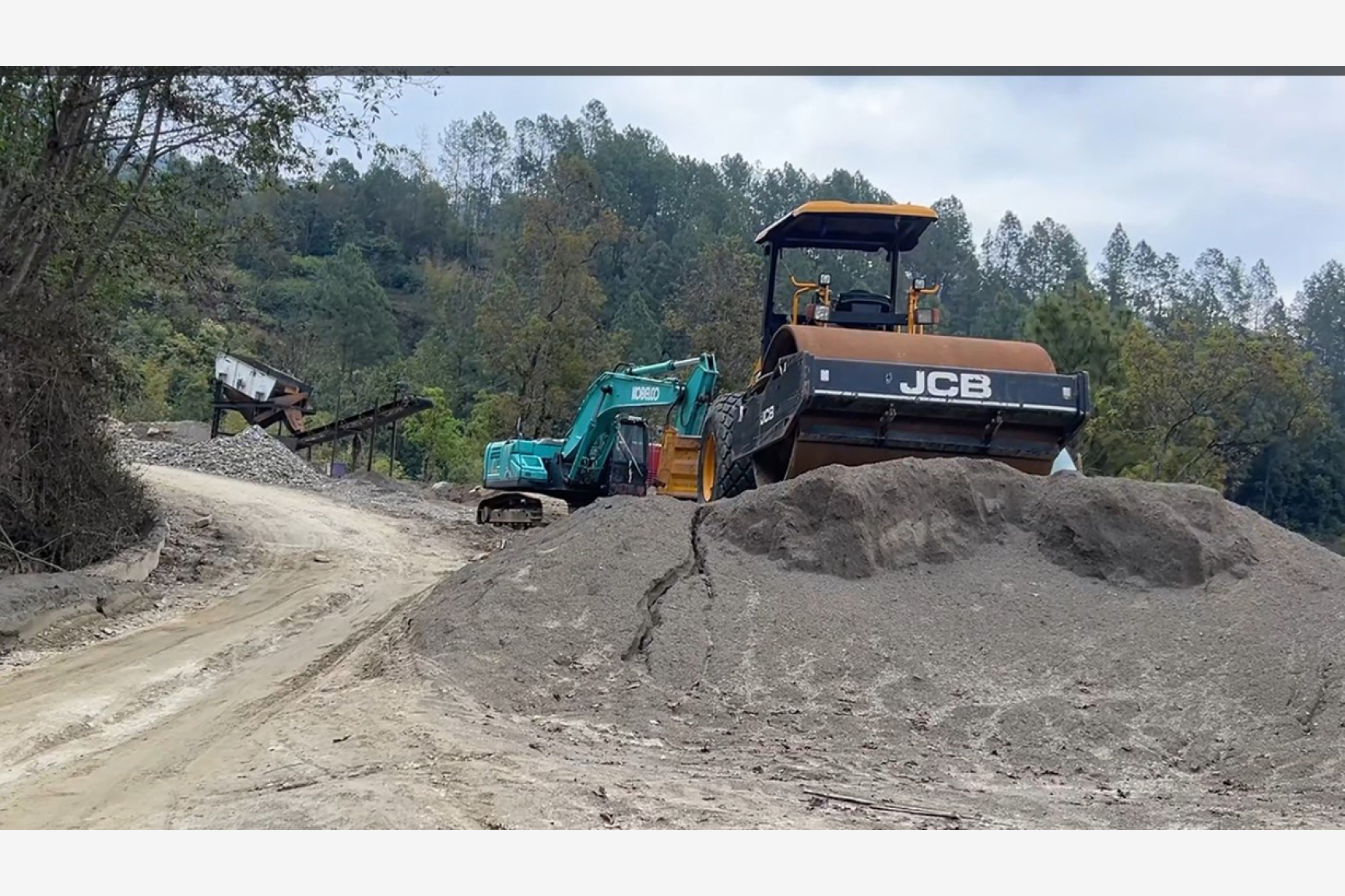 दश वर्षमा पनि बनेन फेदापको १० किमि सडक, धुलो र हिलोबीच स्थानीयको दैनिकी कष्टकर