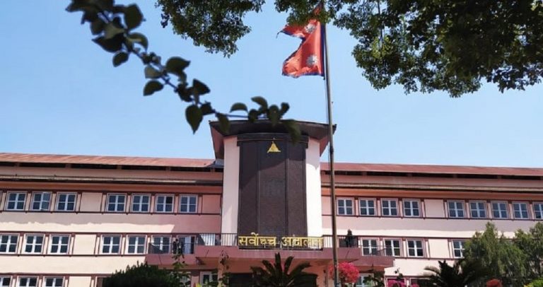 रेग्मीलाई निलम्बन गर्ने निर्णय कार्यान्वयन नगर्न सर्वोच्चको आदेश